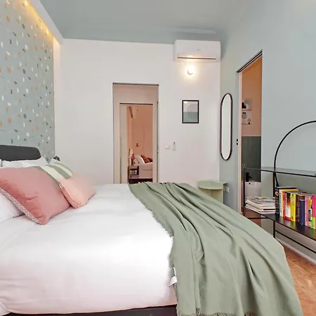 Ych-lussuoso Al Colosseo Rome