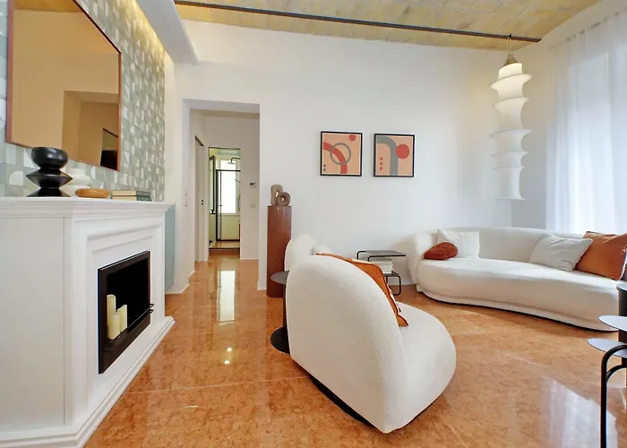 Ych-lussuoso Al Colosseo Rome