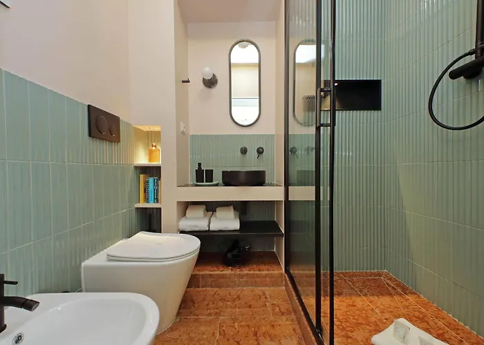 Ych-lussuoso Al Colosseo Rome