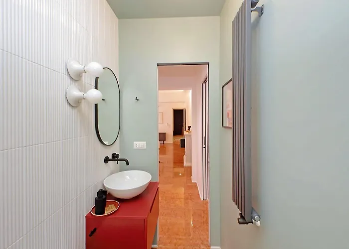 Ych-lussuoso Al Colosseo * Rome