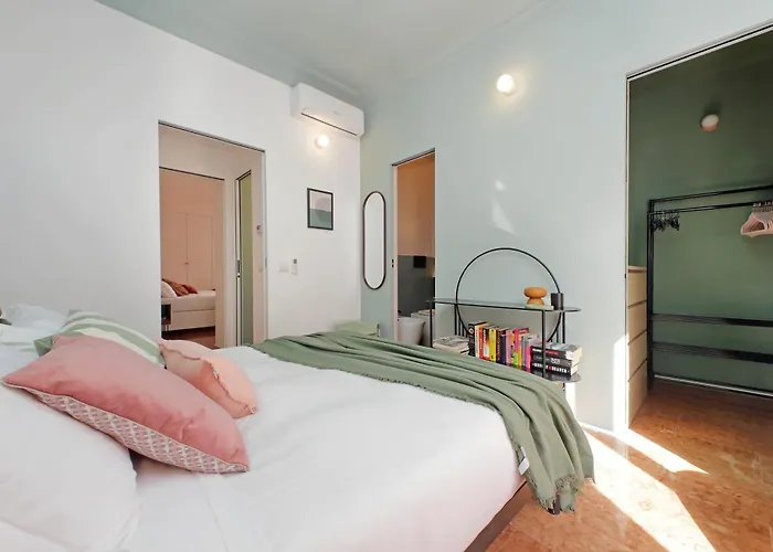 Ych-lussuoso Al Colosseo * Rome